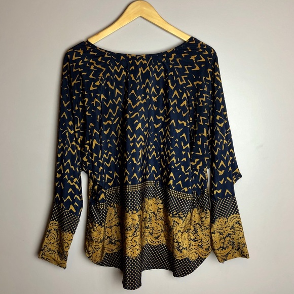 Sugarlips Women’s Loose Printed Top Size M - Picture 2 of 3